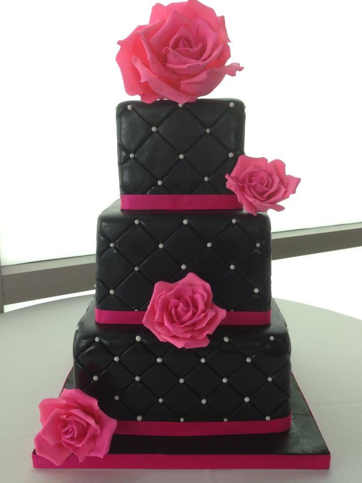 Weeding cake black and fushia